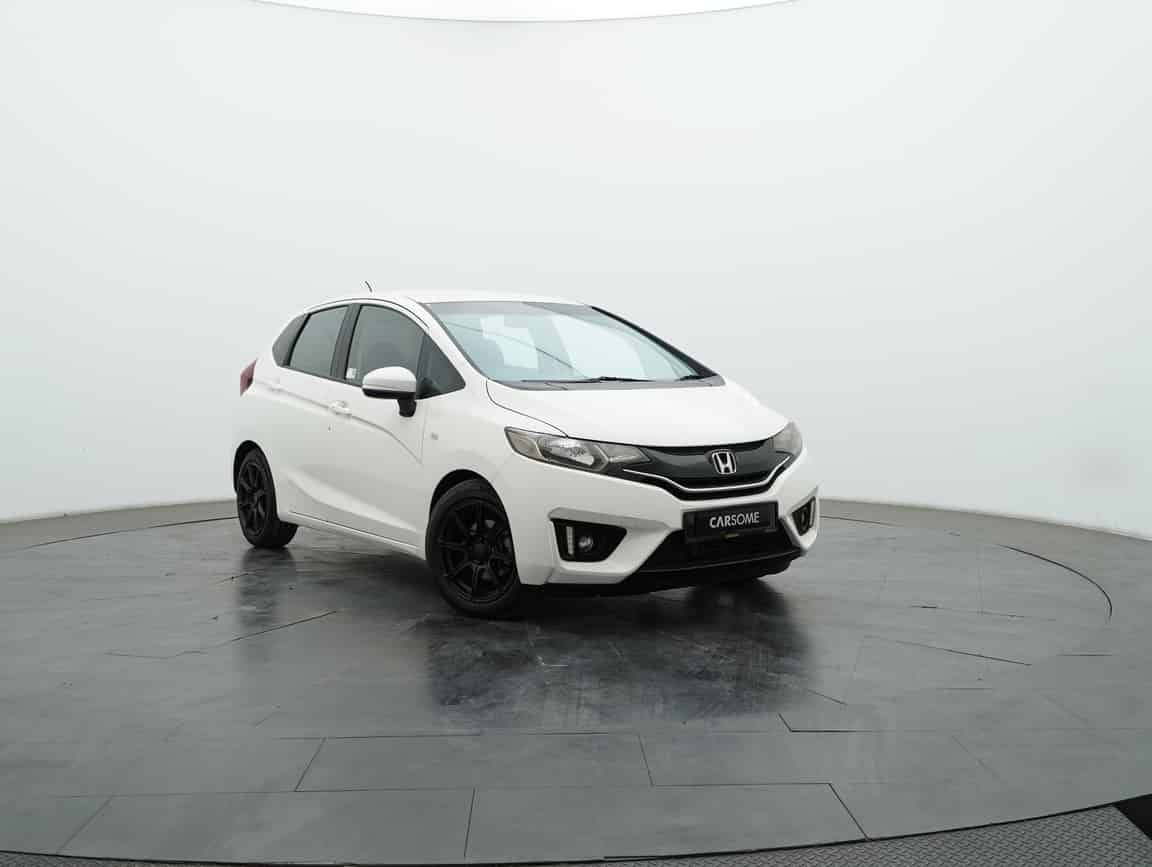Honda_Jazz_2016_White_B2C_CARSOME