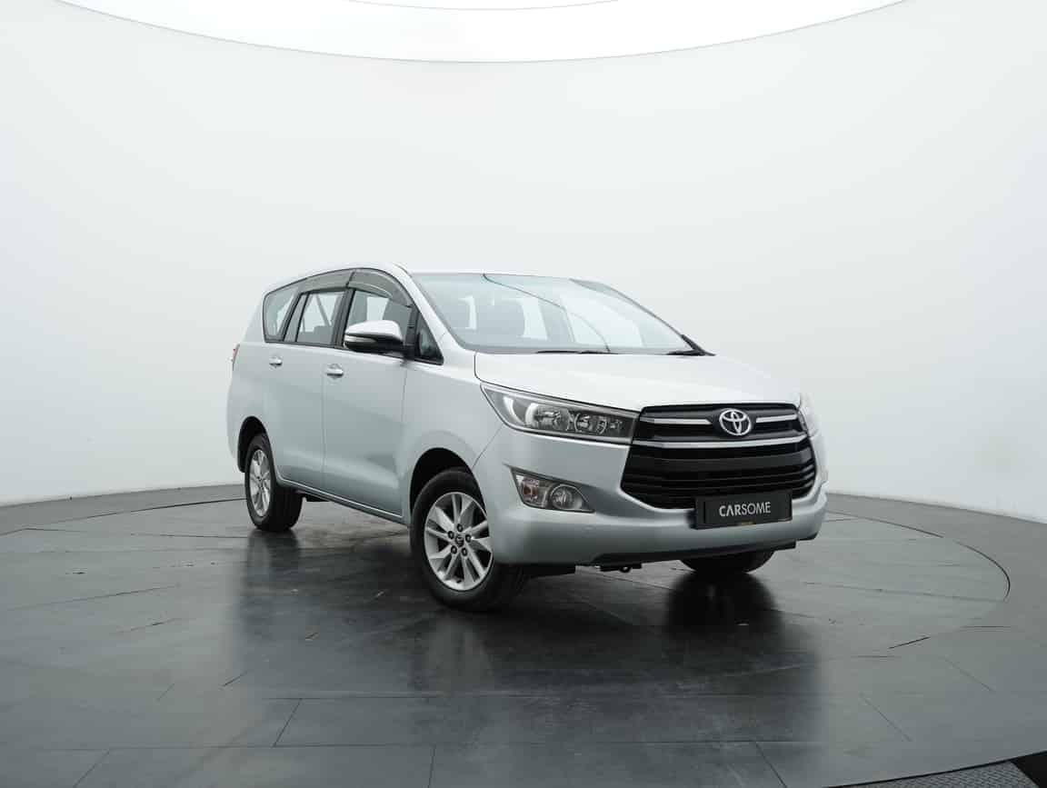 Toyota_Innova_2017_Silver_B2C_CARSOME