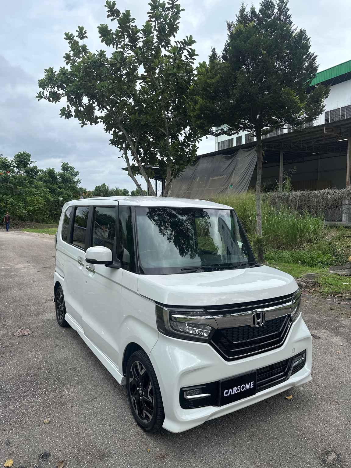 Honda_N-Box_2018_White_B2C_CARSOME