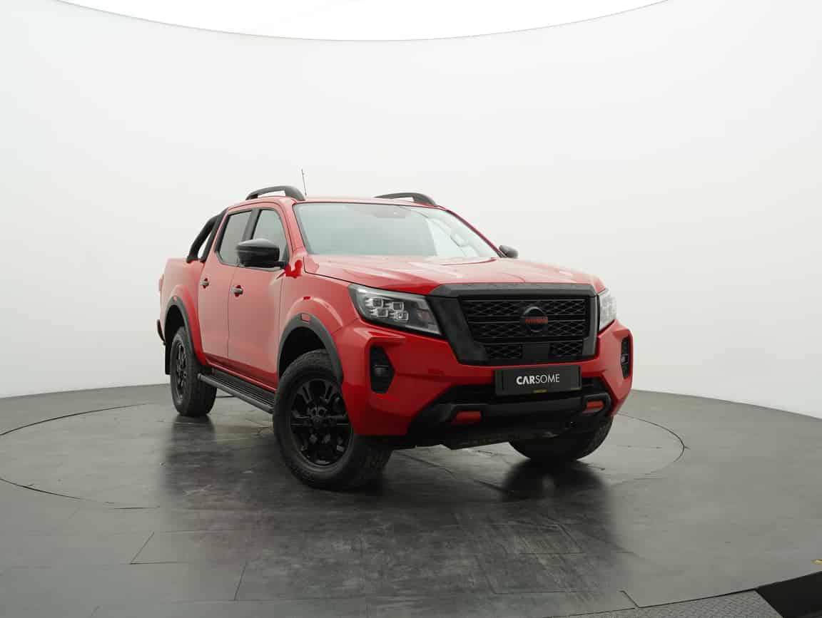 Nissan_Navara_2022_Red_B2C_CARSOME