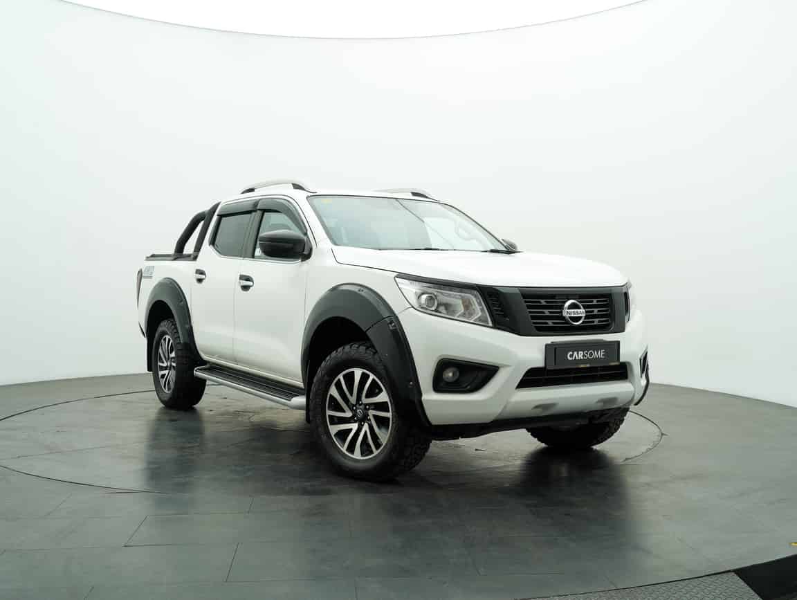 Nissan_Navara_2018_White_B2C_CARSOME