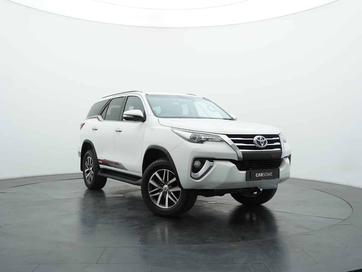 Toyota_Fortuner_2017_White_B2C_CARSOME