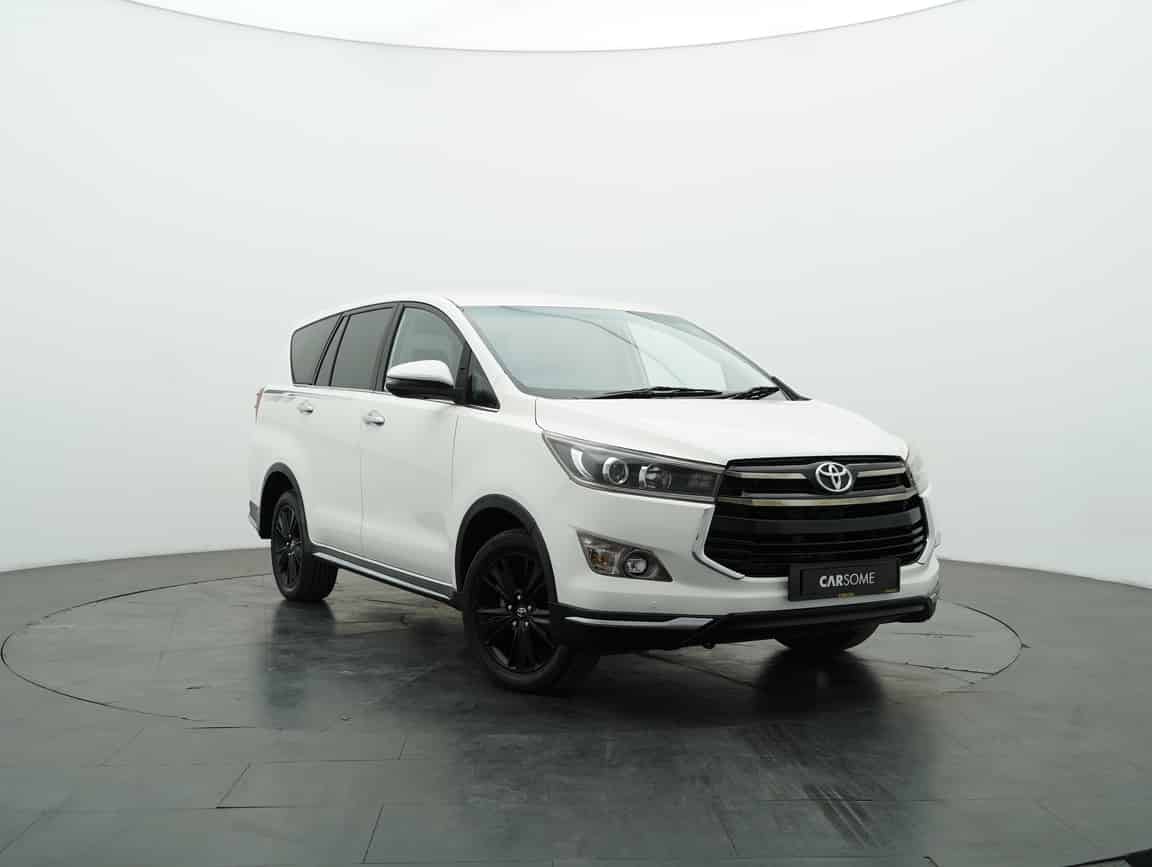 Toyota_Innova_2017_White_B2C_CARSOME