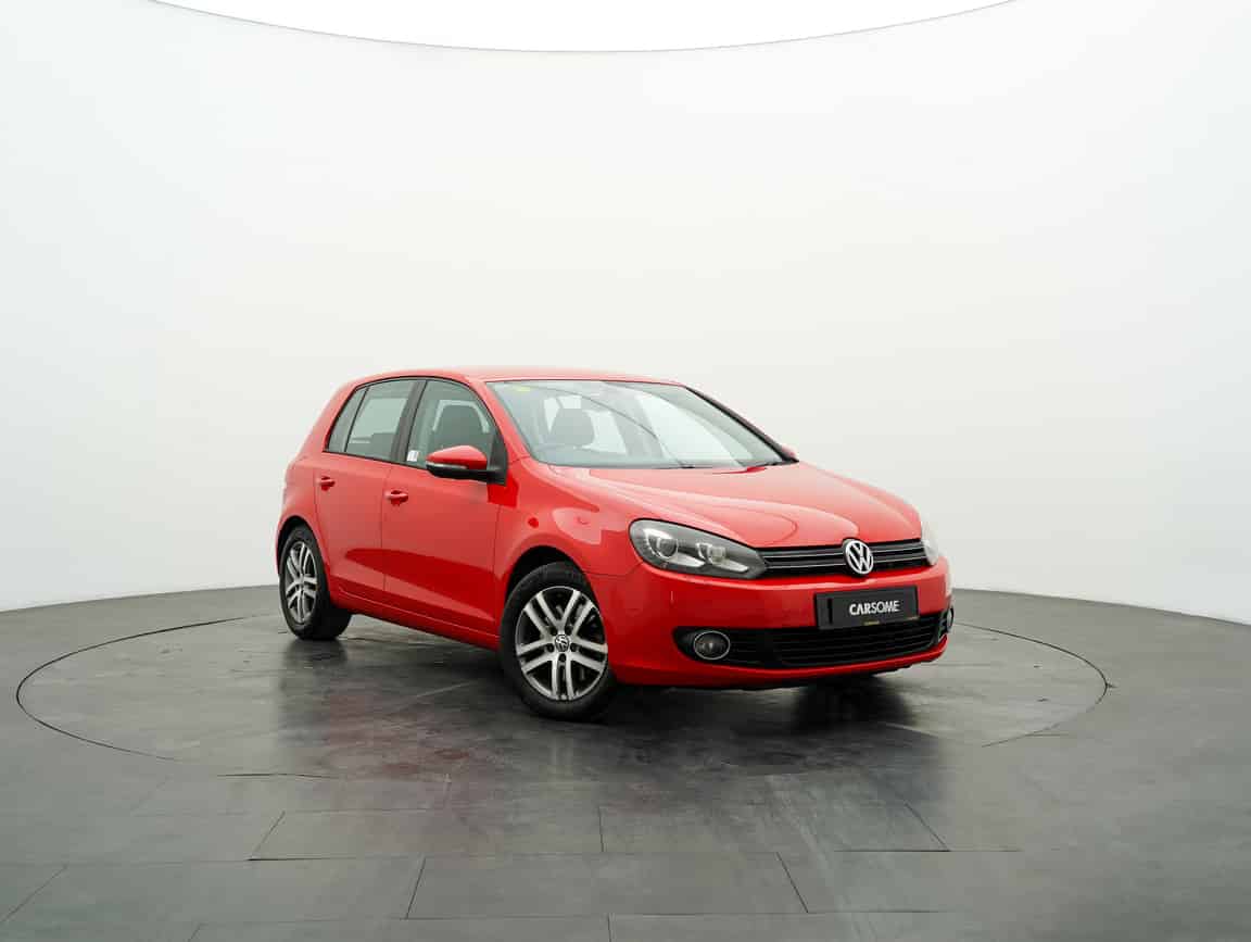 Volkswagen_Golf_2011_Red_B2C_CARSOME