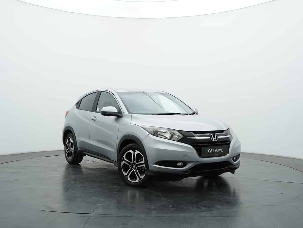 Honda_HR-V_2017_Silver_B2C_CARSOME