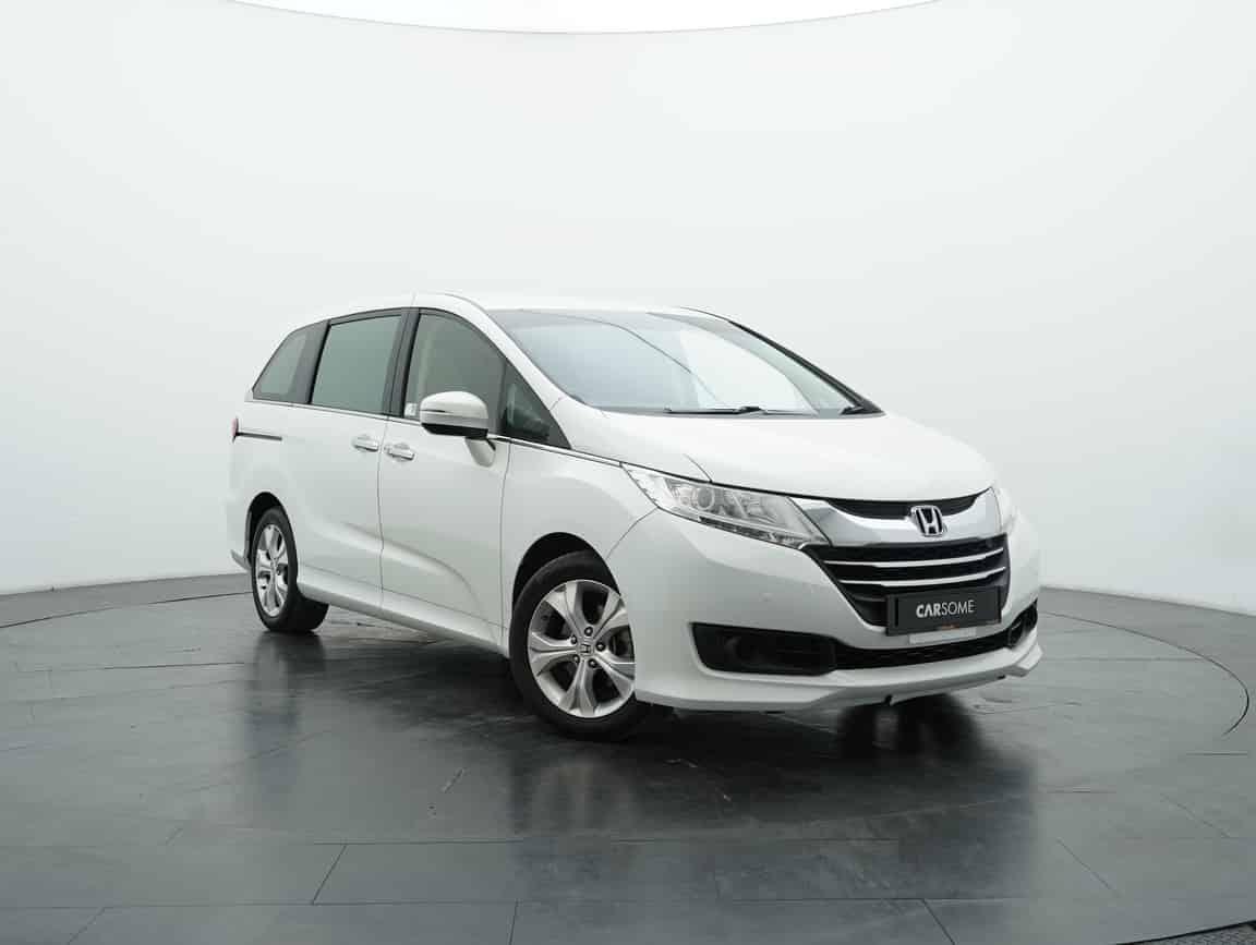 Honda_Odyssey_2014_White_B2C_CARSOME