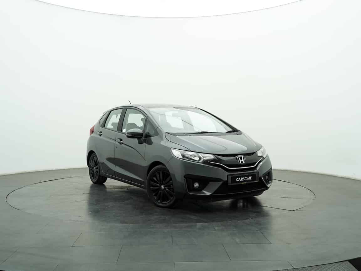 Honda_Jazz_2016_Gray_B2C_CARSOME