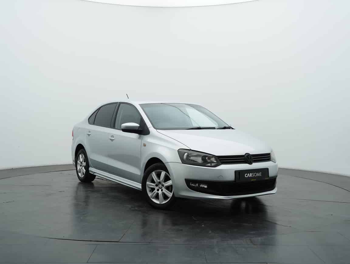 Volkswagen_Polo_2015_Silver_B2C_CARSOME