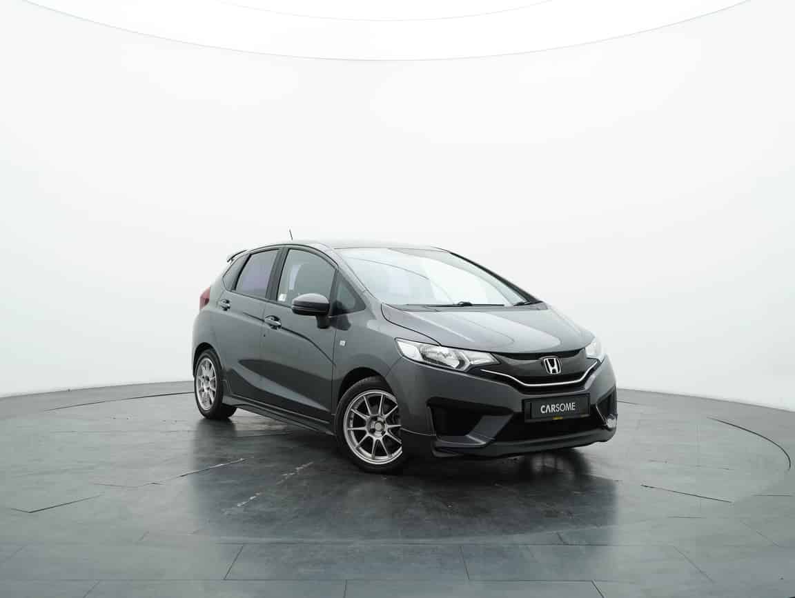 Honda_Jazz_2016_Gray_B2C_CARSOME