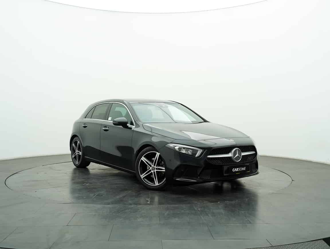 Mercedes-Benz_A200_2018_Black_B2C_CARSOME