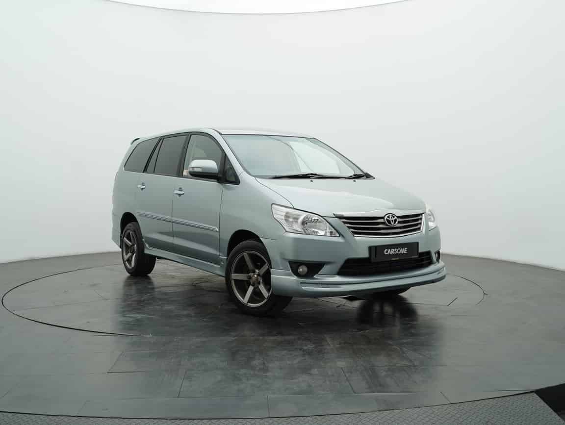 Toyota_Innova_2012_Silver_B2C_CARSOME