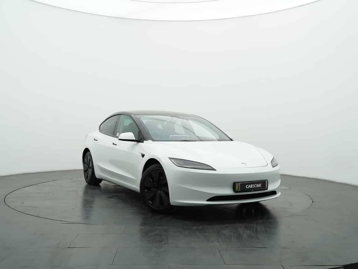 Tesla_Model 3_2023_White_B2C_CARSOME