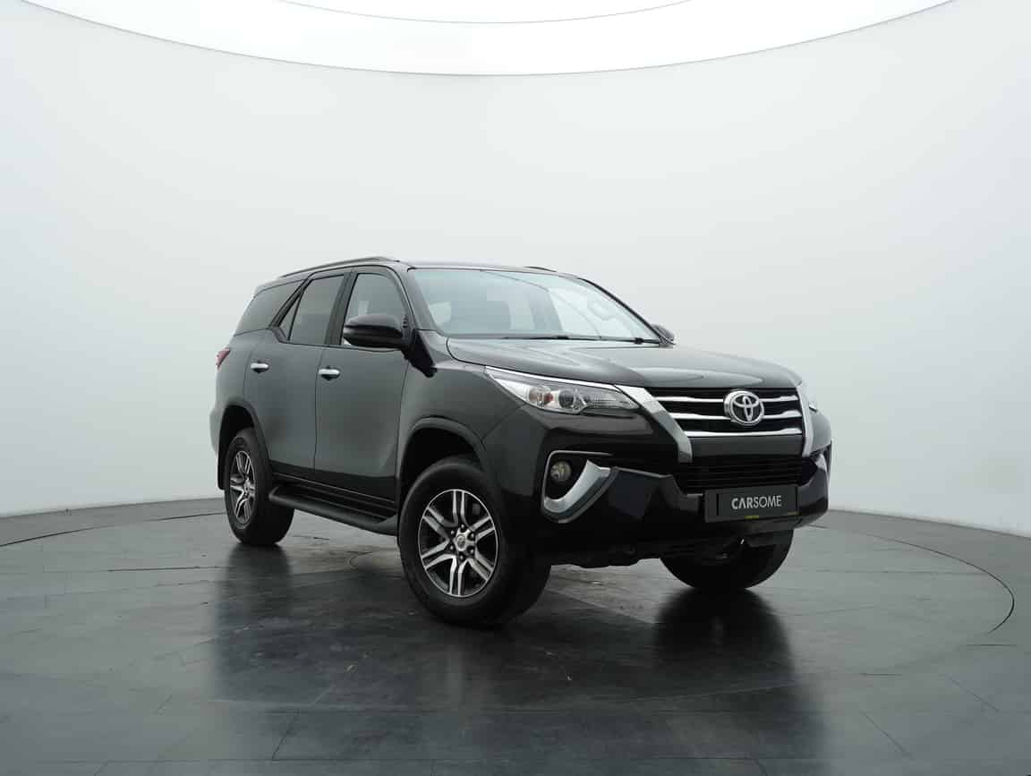 Toyota_Fortuner_2018_Hitam_B2C_CARSOME