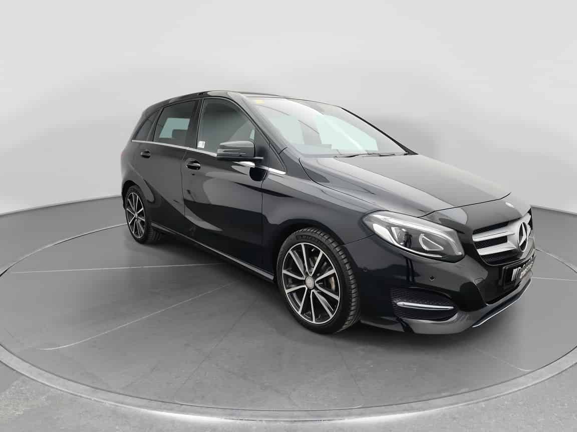 Mercedes-Benz_B200_2015_Hitam_B2C_CARSOME