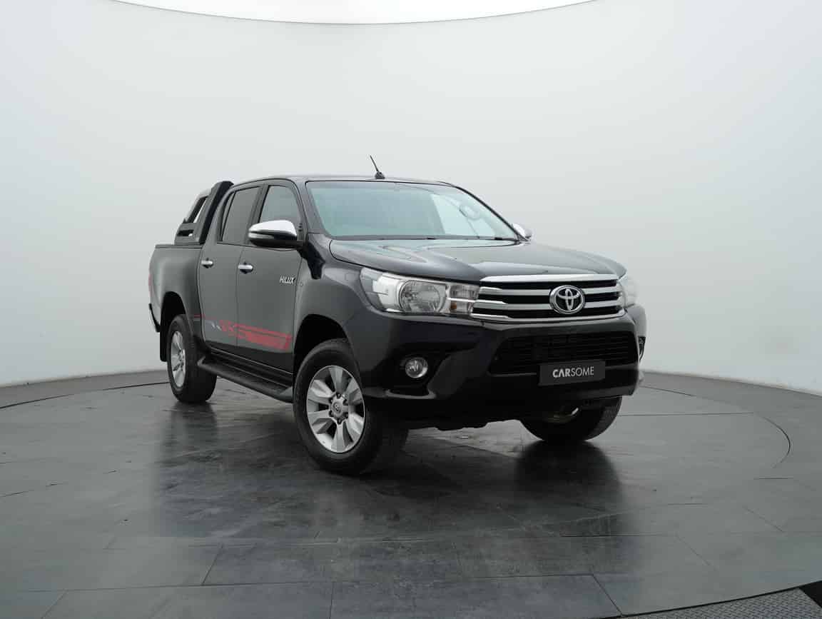 Toyota_Hilux_2017_Black_B2C_CARSOME