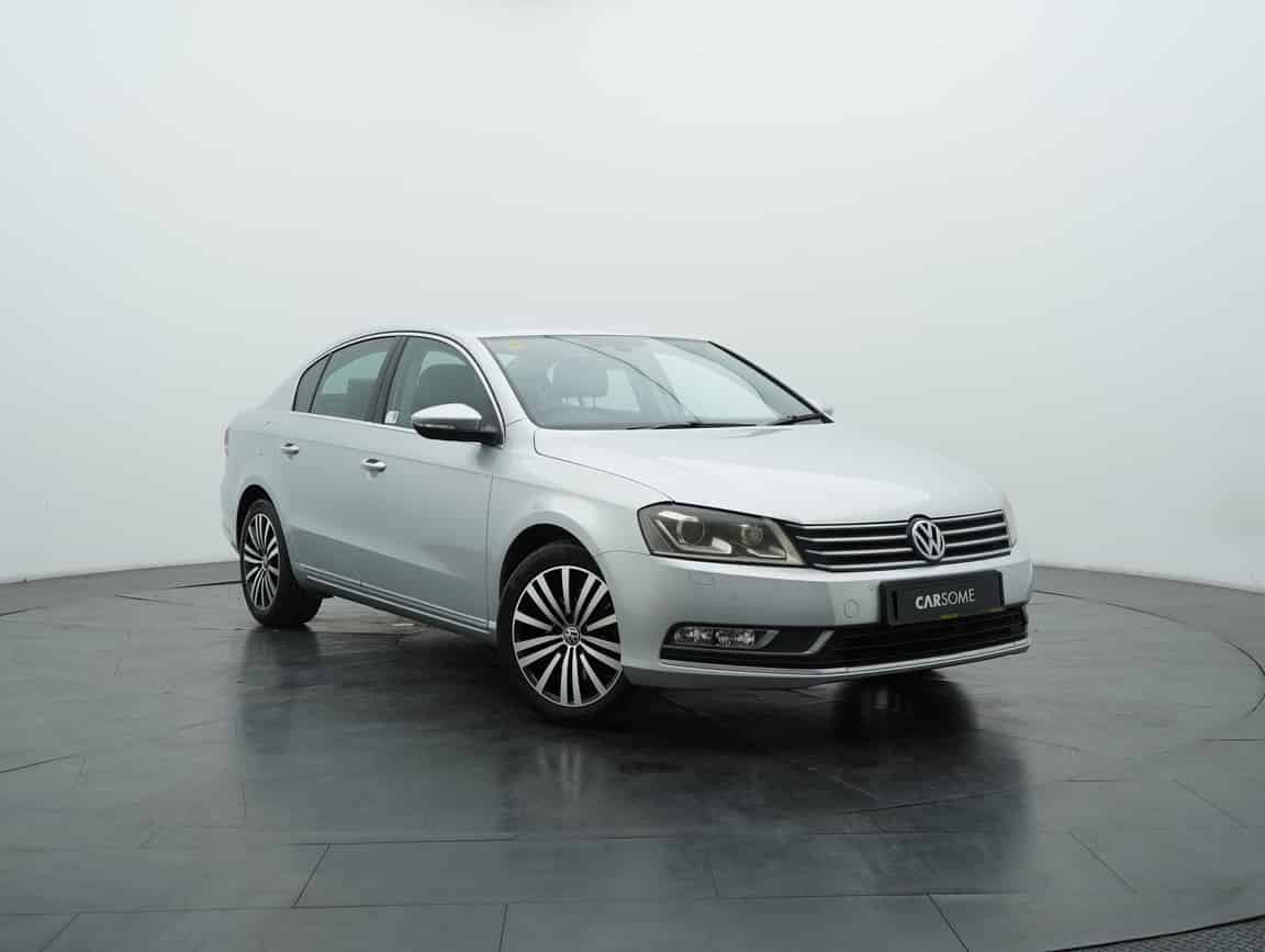 Volkswagen_Passat_2012_Silver_B2C_CARSOME