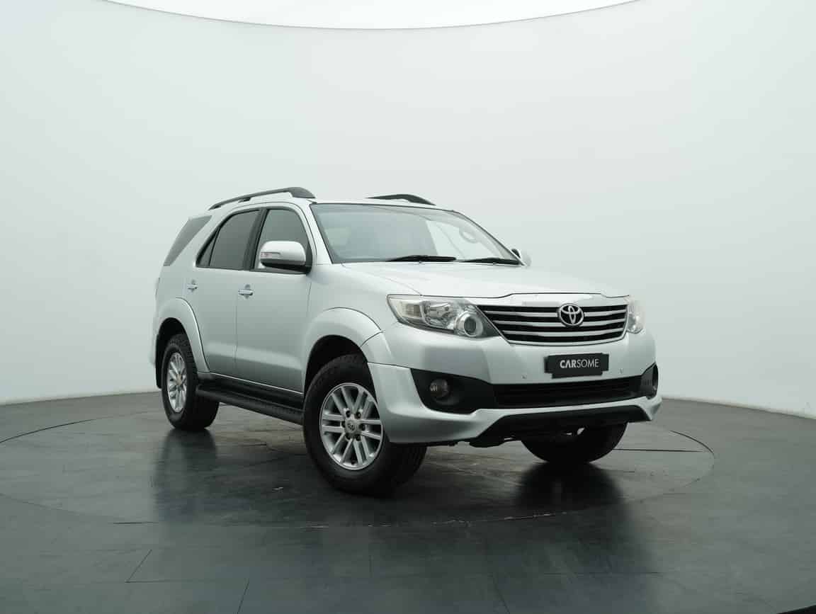 Toyota_Fortuner_2013_Silver_B2C_CARSOME