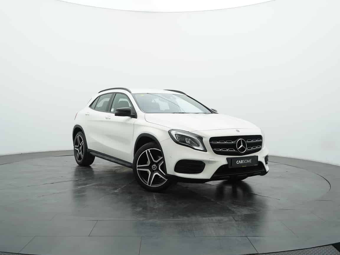 Mercedes-Benz_GLA250_2018_Putih_B2C_CARSOME