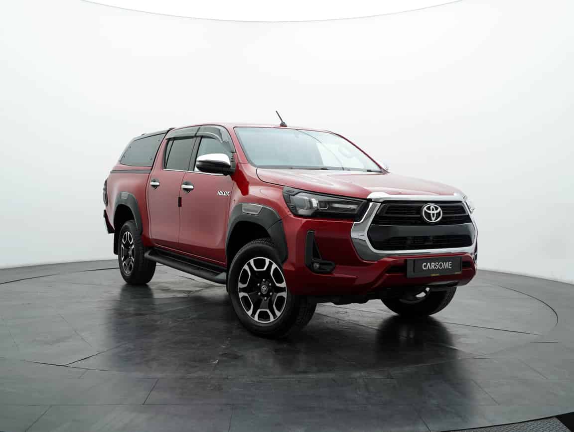 Toyota_Hilux_2023_Red_B2C_CARSOME