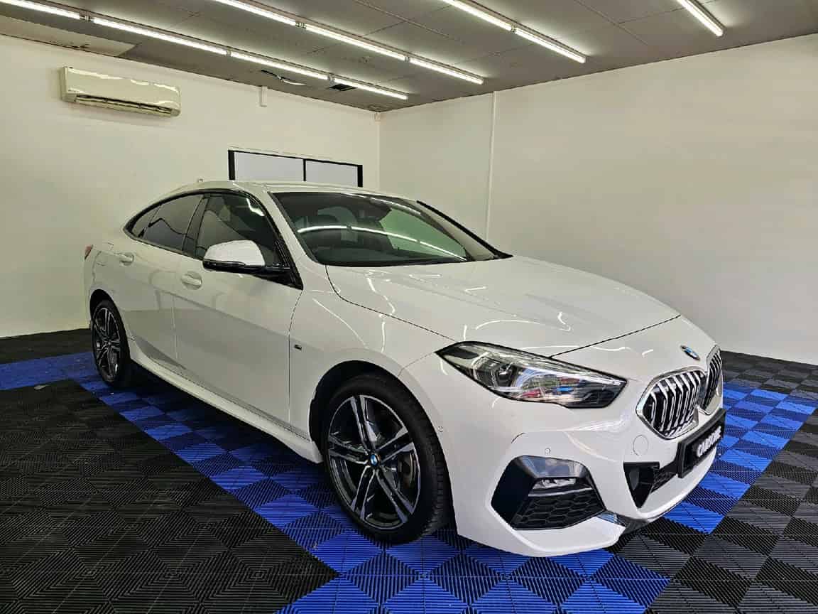 BMW_218i_2023_White_B2C_CARSOME