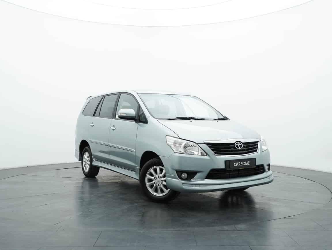 Toyota_Innova_2012_Silver_B2C_CARSOME