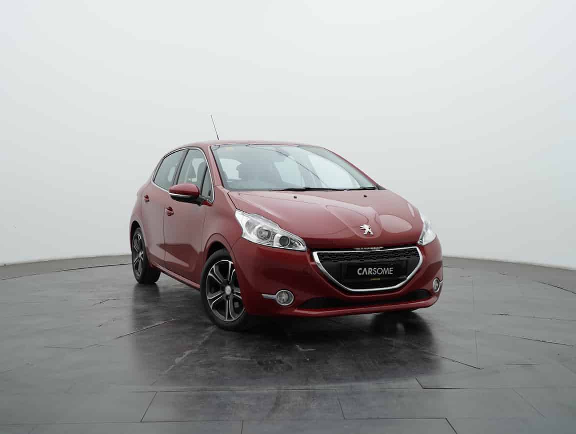 Peugeot_208_2013_Red_B2C_CARSOME
