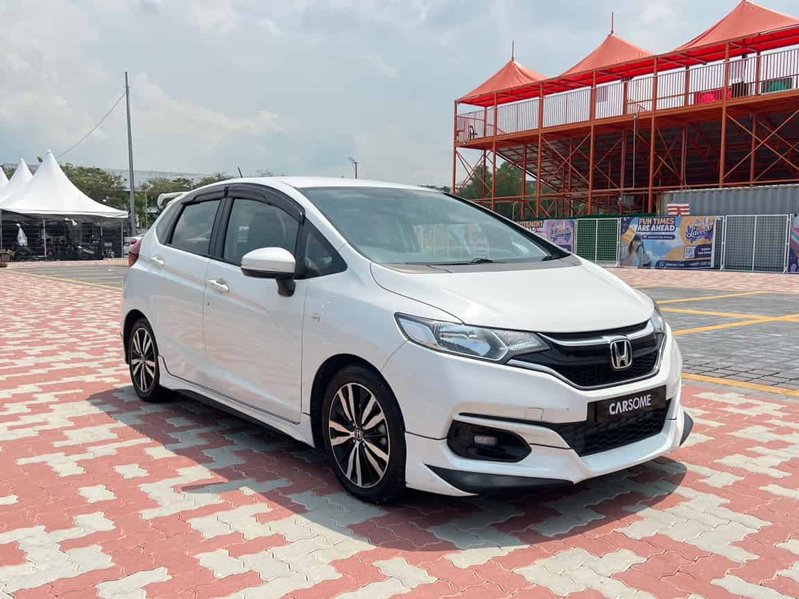 Honda_Jazz_2018_White_B2C_CARSOME