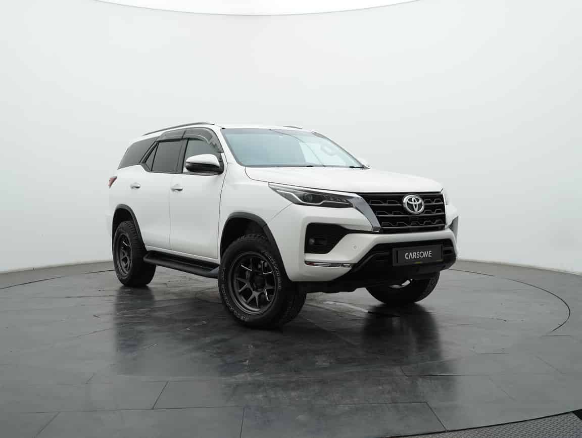 Toyota_Fortuner_2022_White_B2C_CARSOME
