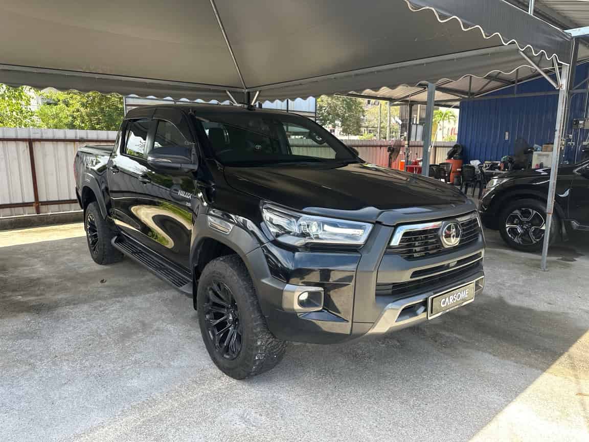 Toyota_Hilux_2022_Black_B2C_CARSOME