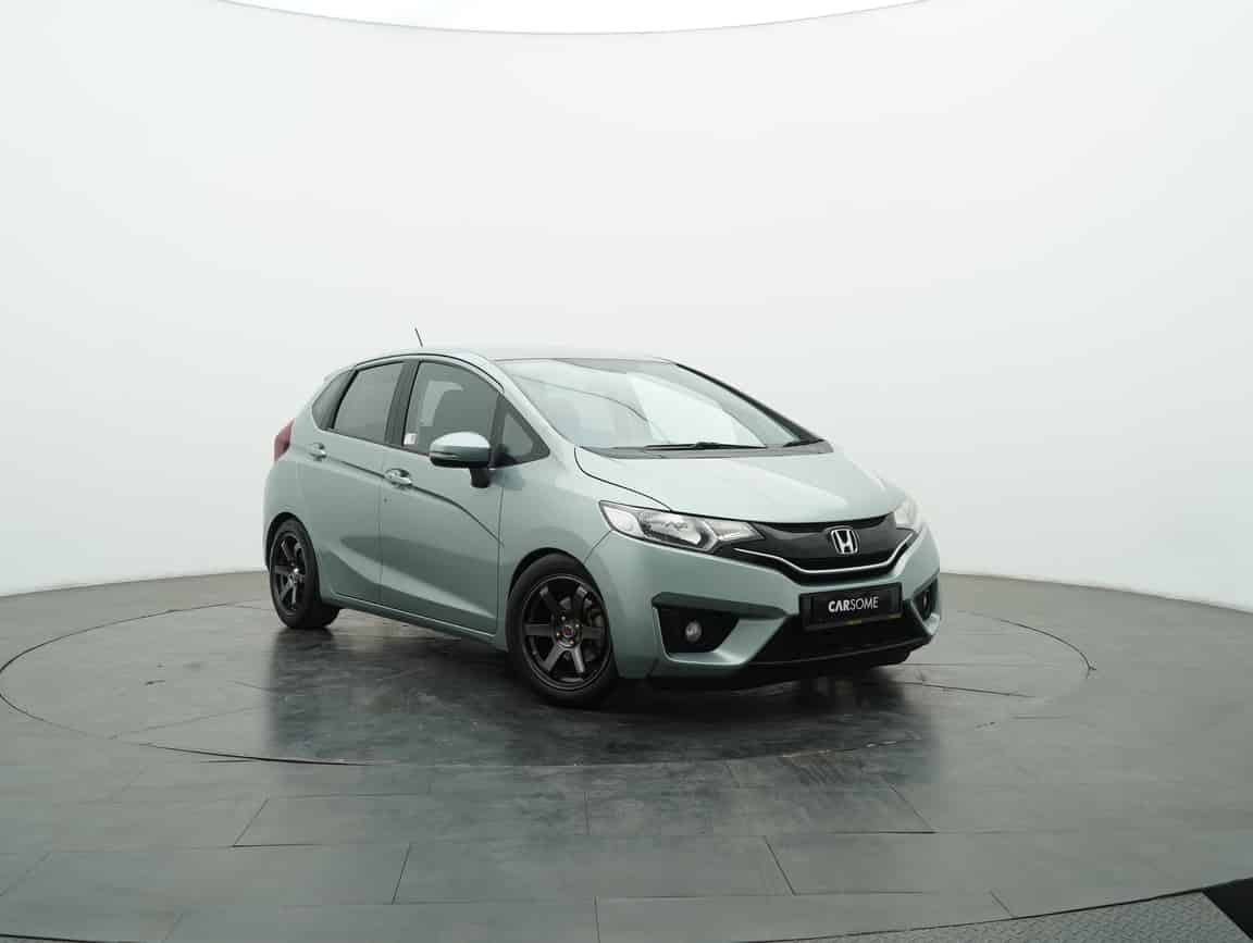 Honda_Jazz_2017_Gray_B2C_CARSOME