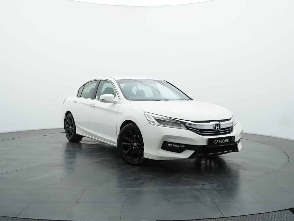 Honda_Accord_2017_White_B2C_CARSOME