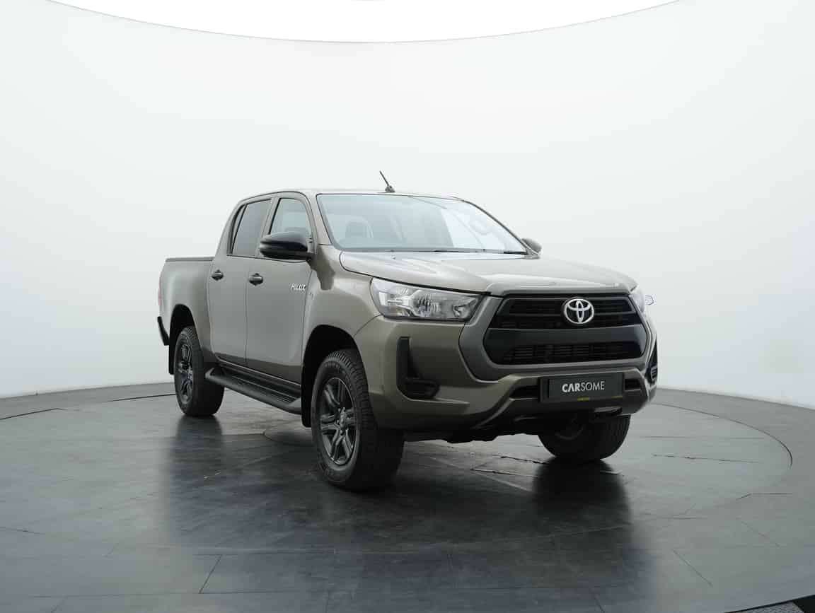 Toyota_Hilux_2023_Brown_B2C_CARSOME
