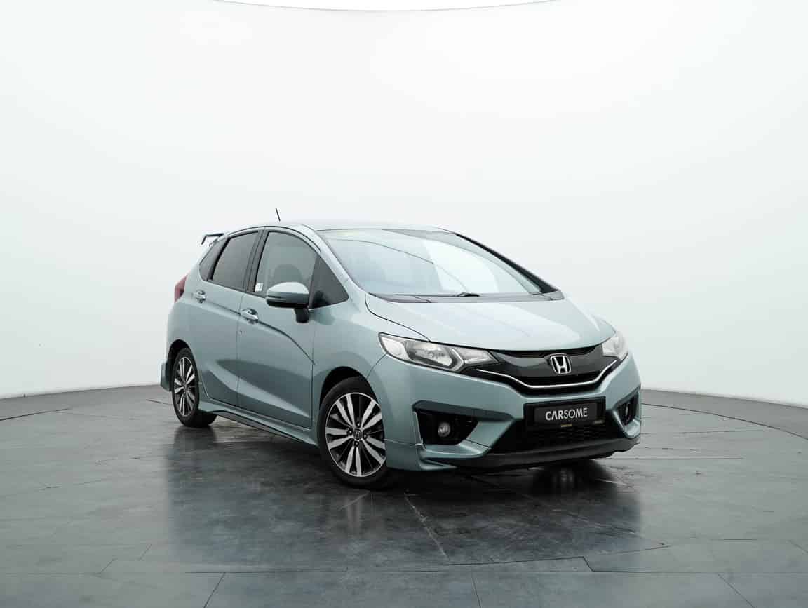 Honda_Jazz_2014_Silver_B2C_CARSOME