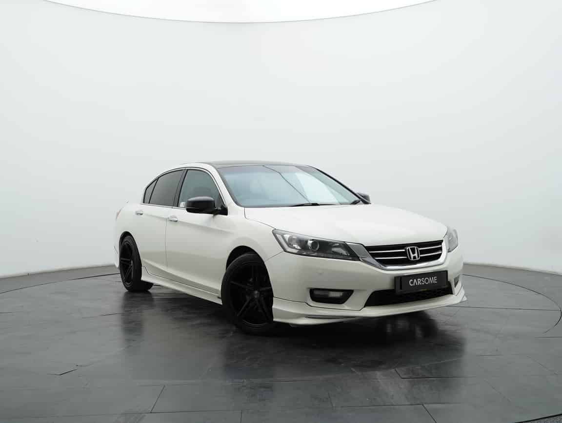 Honda_Accord_2015_White_B2C_CARSOME