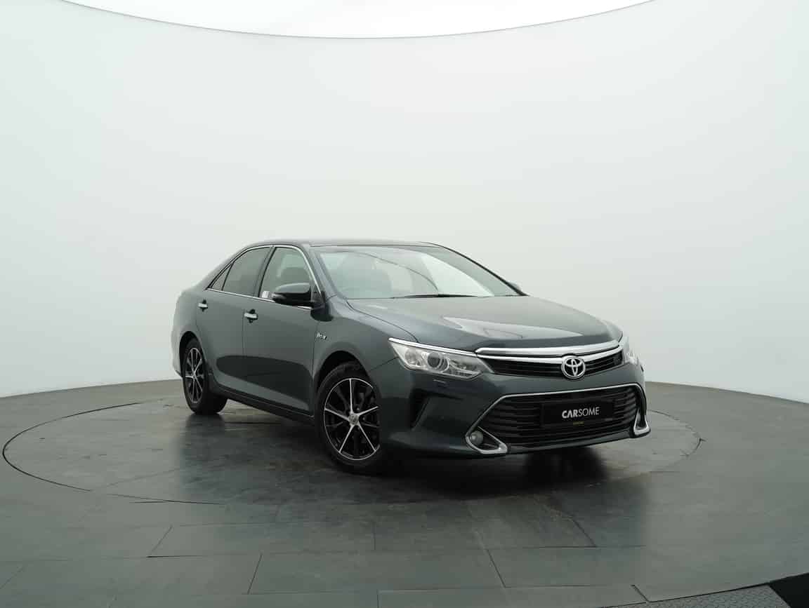 Toyota_Camry_2017_Kelabu_B2C_CARSOME