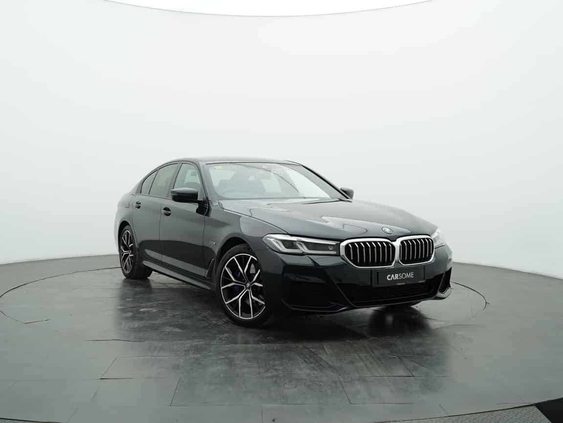 BMW_530e_2022_Black_B2C_CARSOME