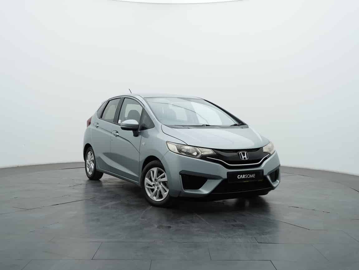 Honda_Jazz_2015_Silver_B2C_CARSOME