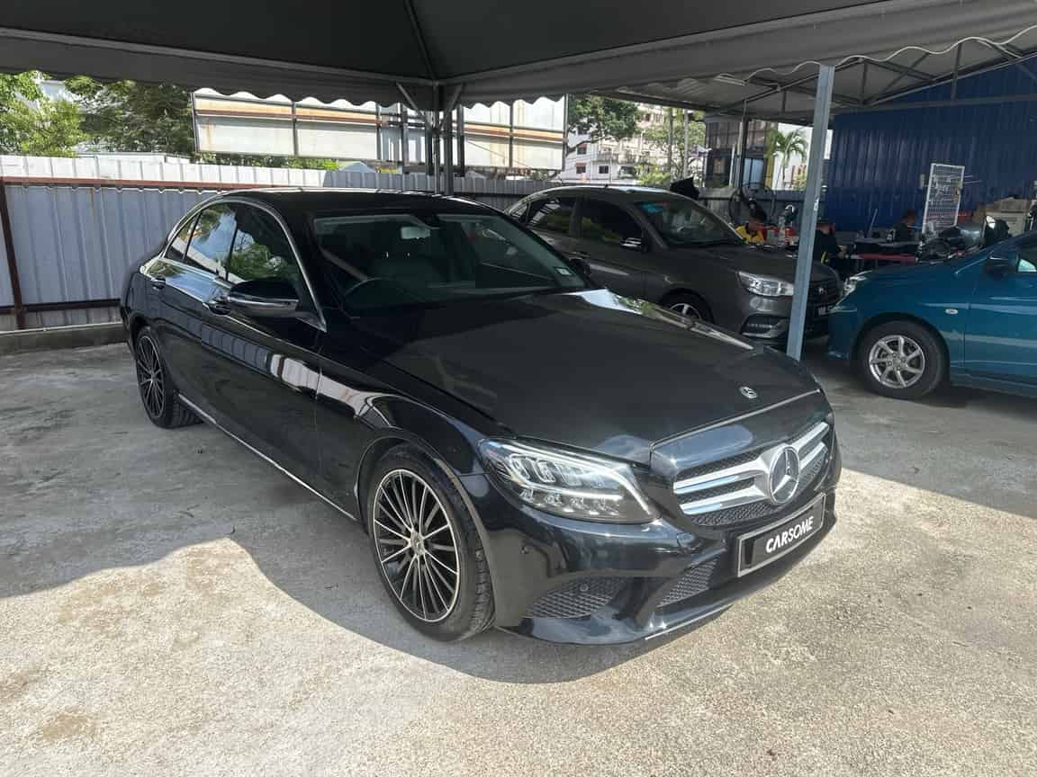 Mercedes-Benz_C200_2019_Hitam_B2C_CARSOME