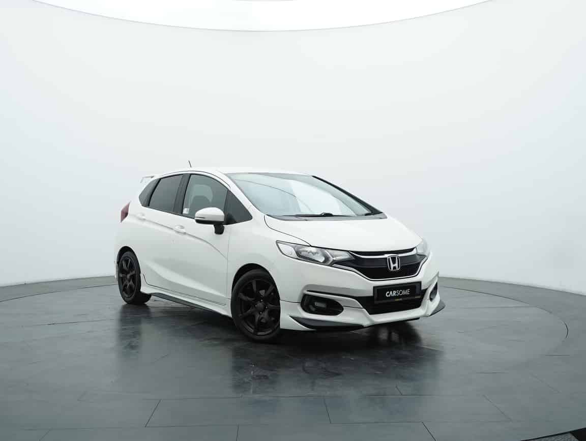 Honda_Jazz_2018_White_B2C_CARSOME