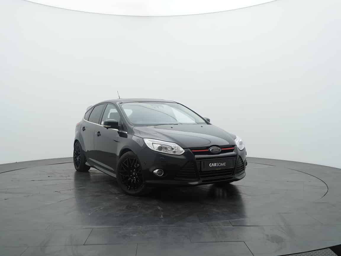 Ford_Focus_2013_Black_B2C_CARSOME