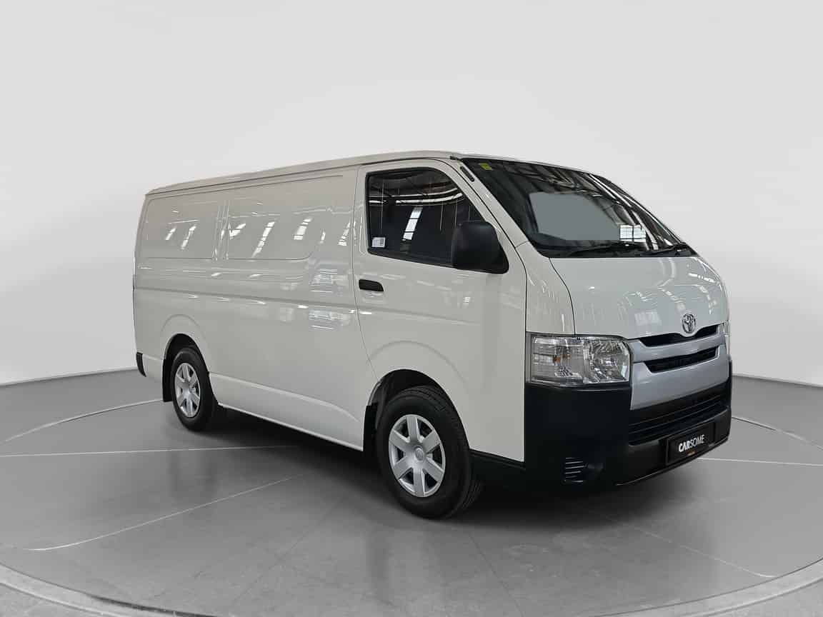 Toyota_Hiace_2017_White_B2C_CARSOME
