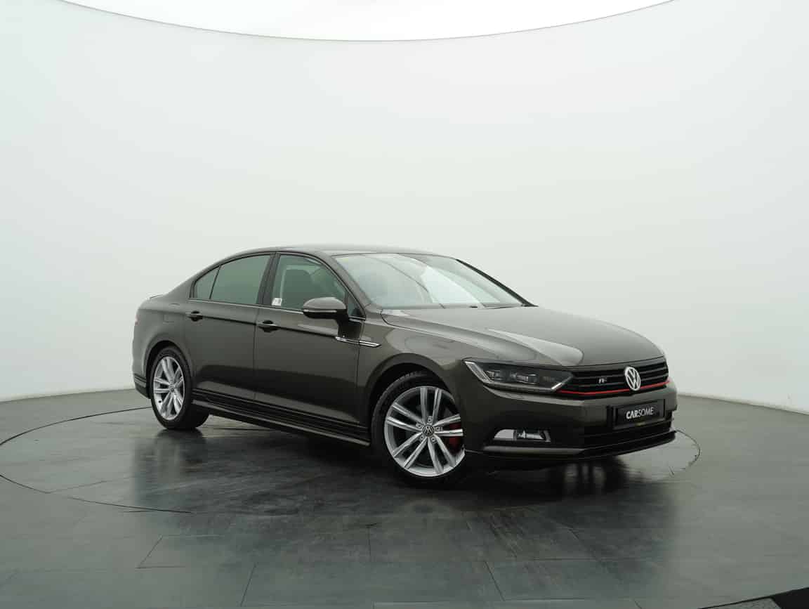 Volkswagen_Passat_2018_Gray_B2C_CARSOME