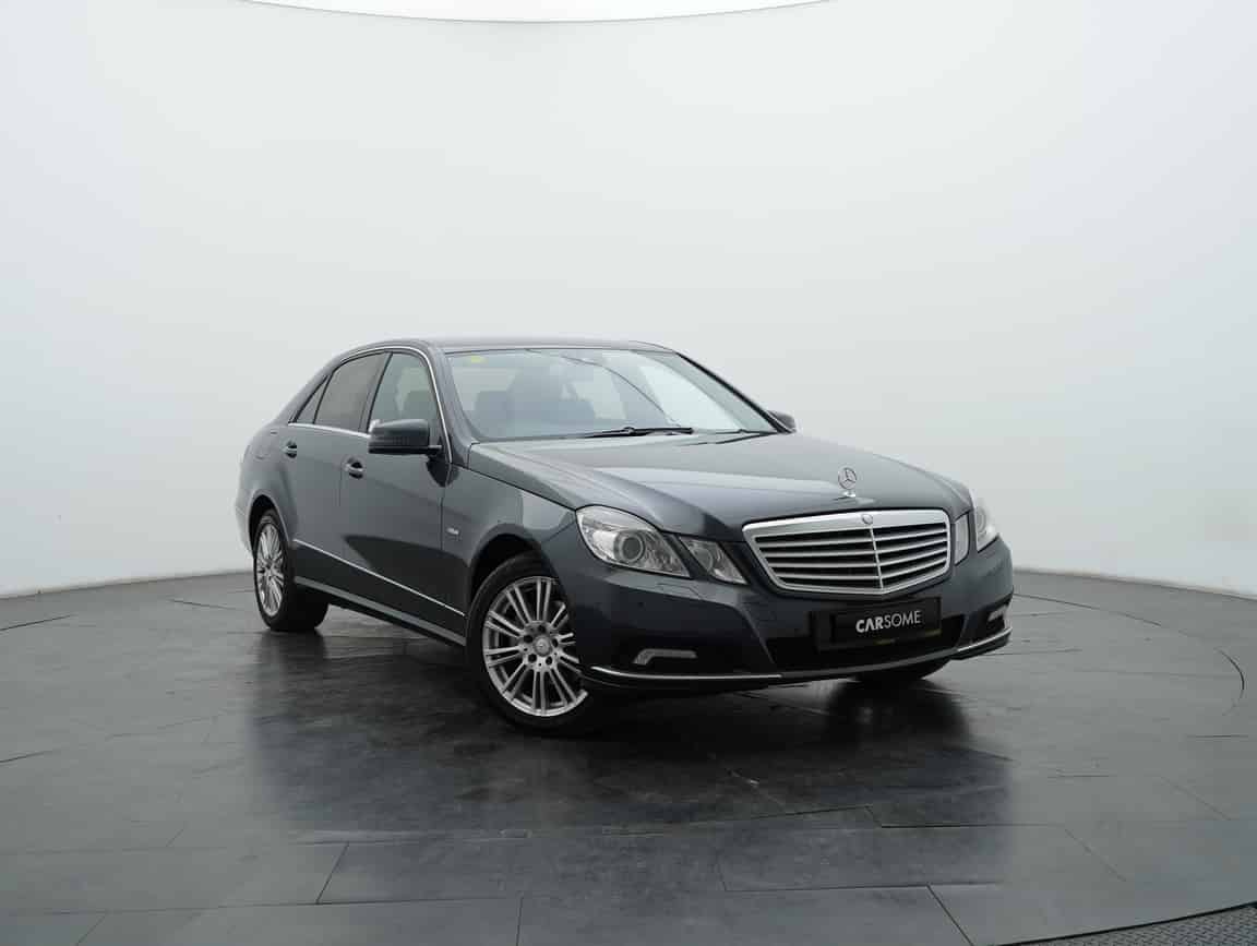 Mercedes-Benz_E200_2010_Gray_B2C_CARSOME
