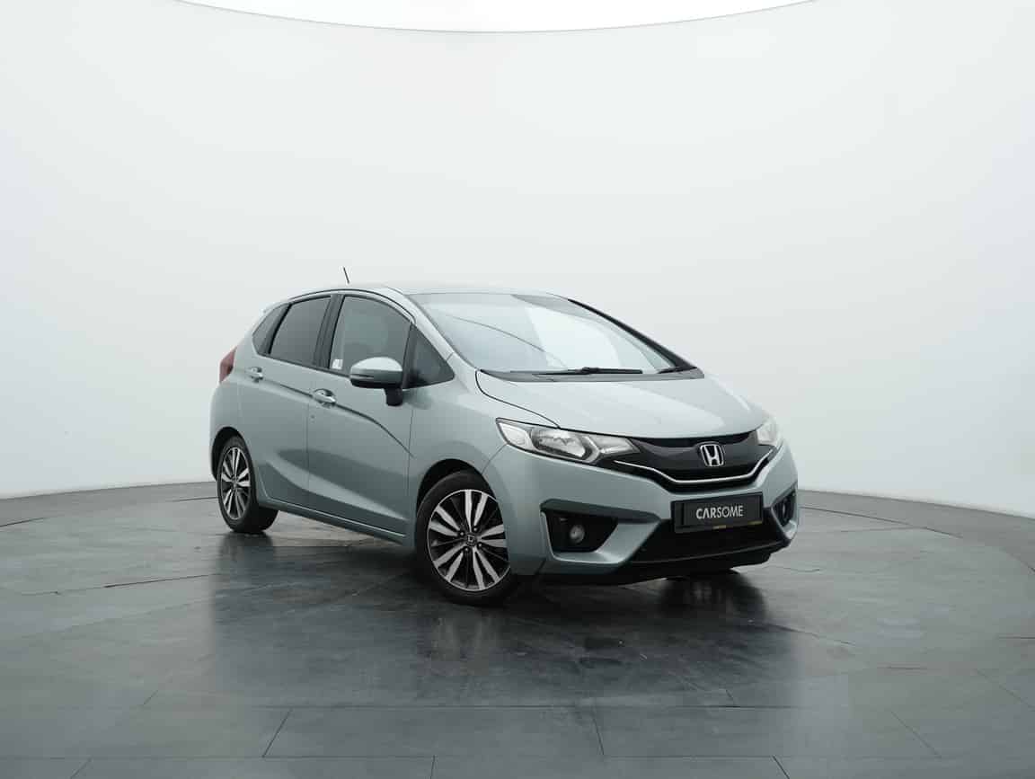 Honda_Jazz_2015_Silver_B2C_CARSOME