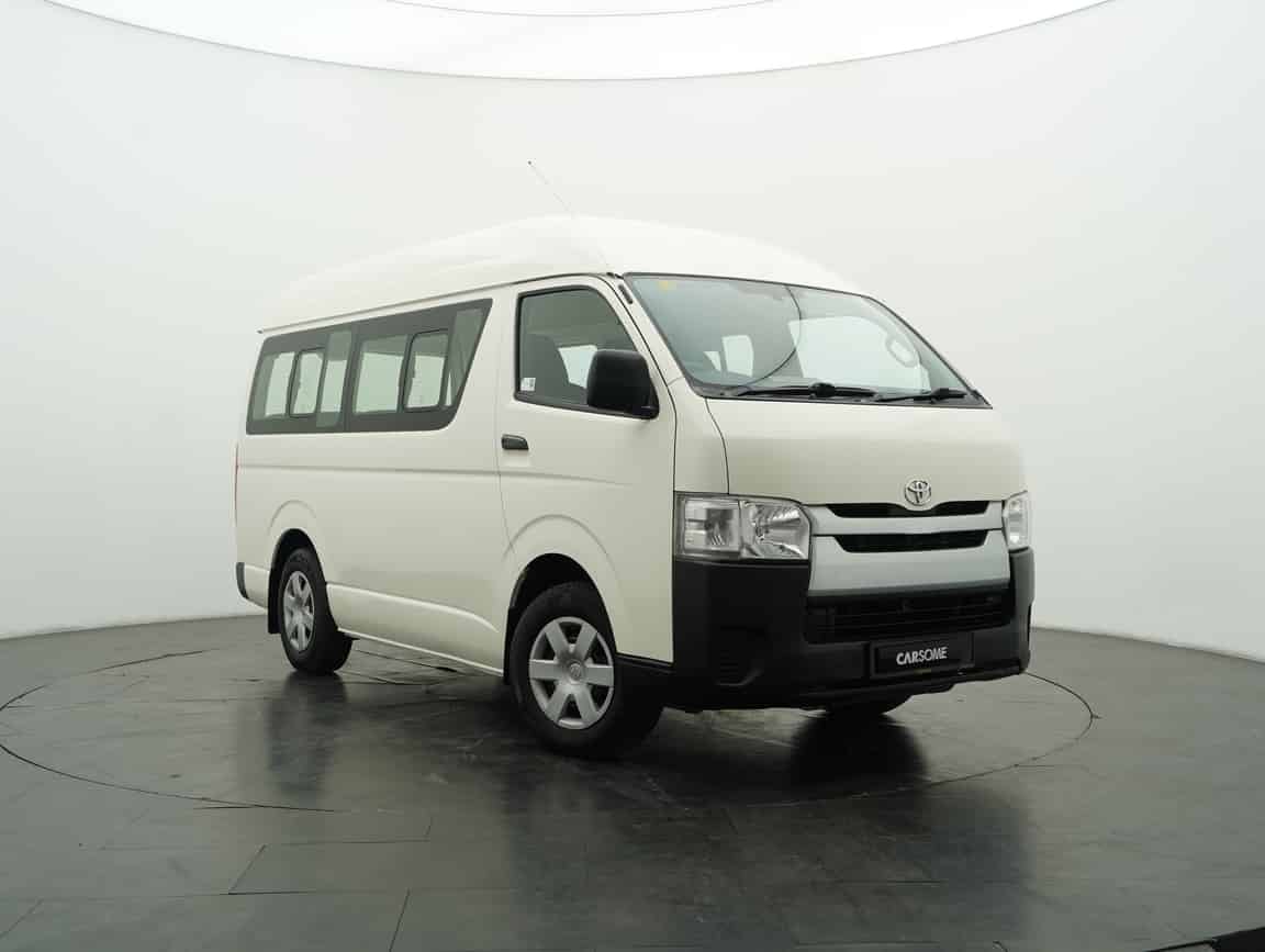 Toyota_Hiace_2016_White_B2C_CARSOME