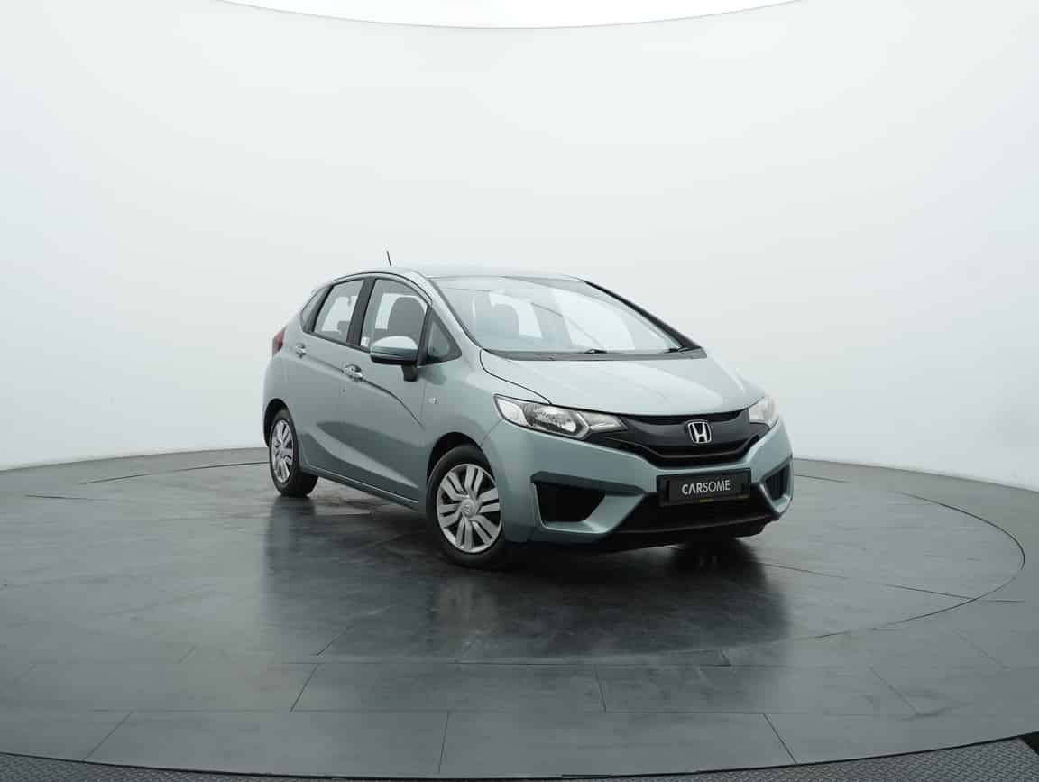 Honda_Jazz_2015_Silver_B2C_CARSOME