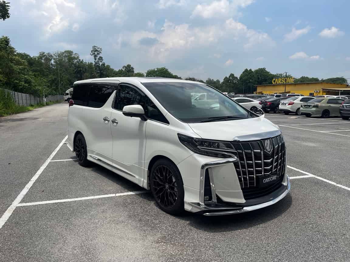 Toyota_Alphard_2018_White_B2C_CARSOME