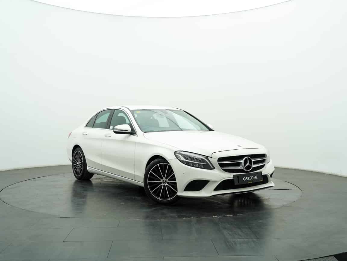 Mercedes-Benz_C200_2018_White_B2C_CARSOME