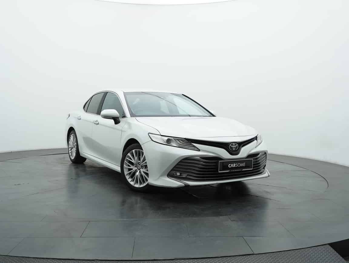 Toyota_Camry_2020_White_B2C_CARSOME