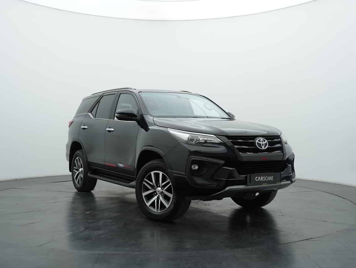 Toyota_Fortuner_2018_Black_B2C_CARSOME